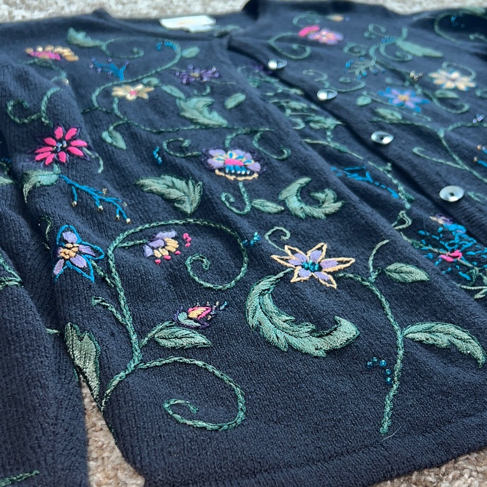 Vintage Talbots Black Sweater with Stunning Floral Embroidery & Beading! Size M - Picture 5 of 10